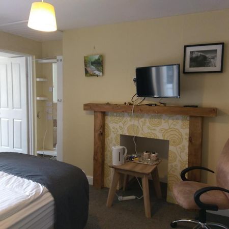 แกลลอรี่ เกสท์เฮาส์ Bed & Breakfast พลีมัธ ภายนอก รูปภาพ